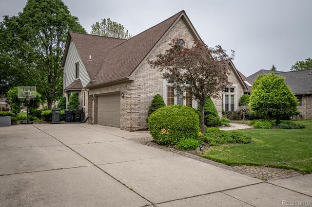 42739 POND VIEW Drive, Sterling Heights, MI 48314
