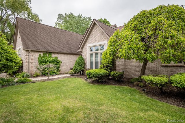 42739 POND VIEW Drive, Sterling Heights, MI 48314