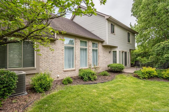 42739 POND VIEW Drive, Sterling Heights, MI 48314