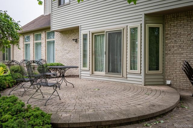 42739 POND VIEW Drive, Sterling Heights, MI 48314