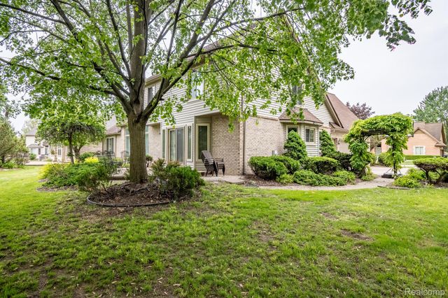 42739 POND VIEW Drive, Sterling Heights, MI 48314