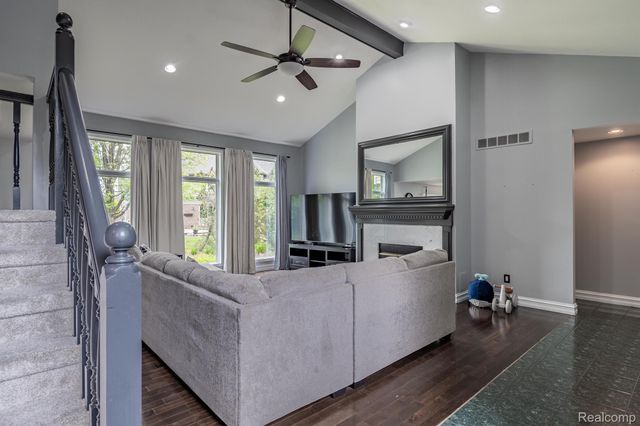 42739 POND VIEW Drive, Sterling Heights, MI 48314