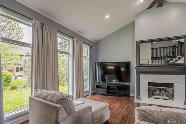 42739 POND VIEW Drive, Sterling Heights, MI 48314