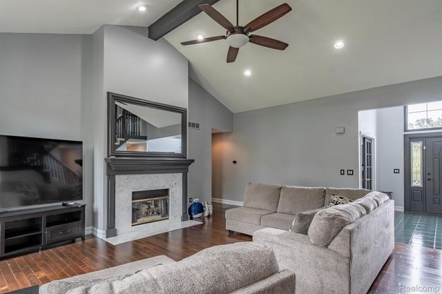 42739 POND VIEW Drive, Sterling Heights, MI 48314