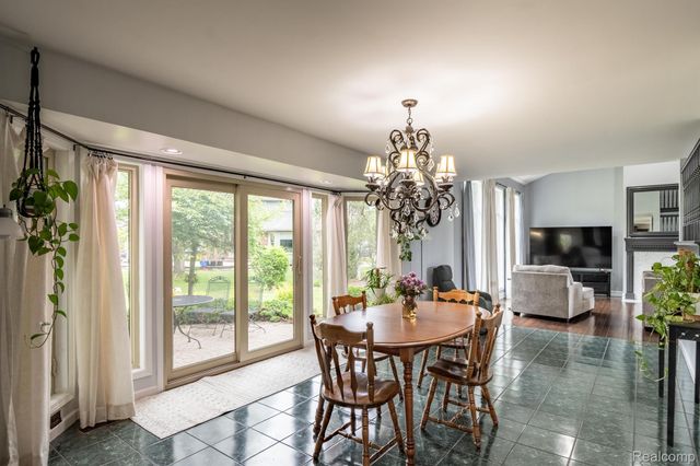 42739 POND VIEW Drive, Sterling Heights, MI 48314