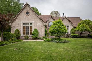 42739 POND VIEW Drive, Sterling Heights, MI 48314