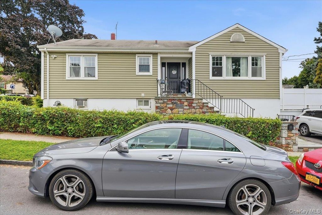 25 Coolidge Avenue, Yonkers, NY 10701 — exterior