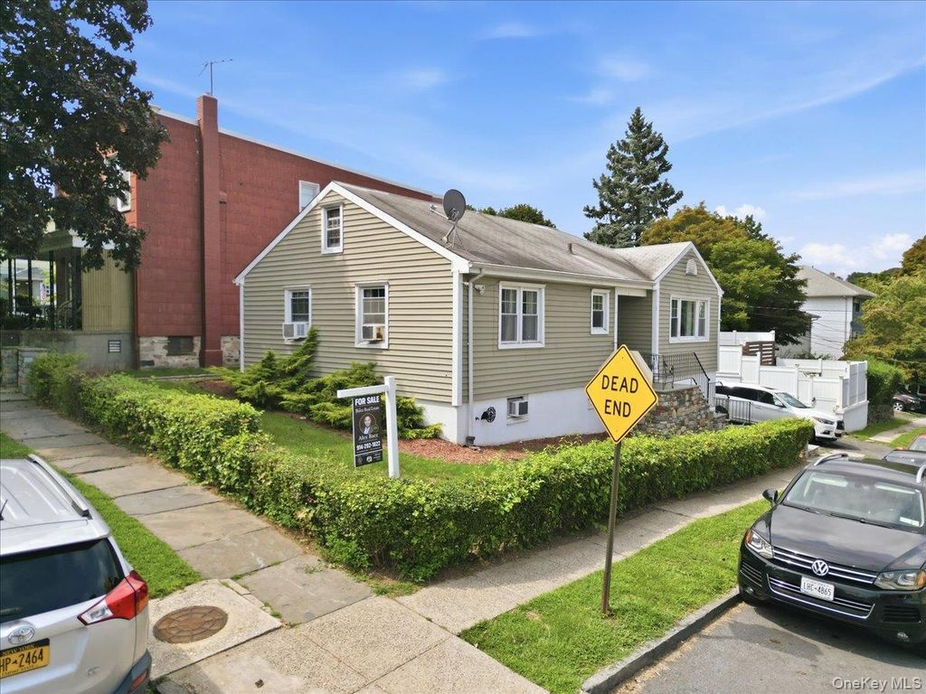 25 Coolidge Avenue, Yonkers, NY 10701 — photo 2