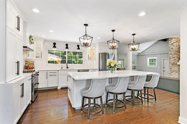 37W384 Ronsu Lane, St. Charles, IL 60175