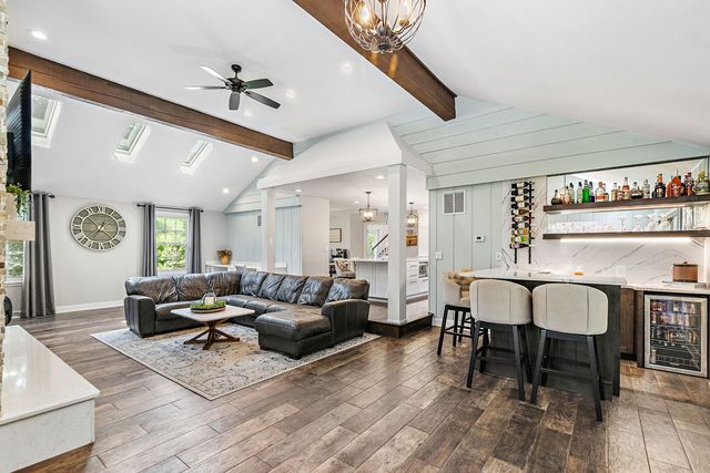 37W384 Ronsu Lane, St. Charles, IL 60175