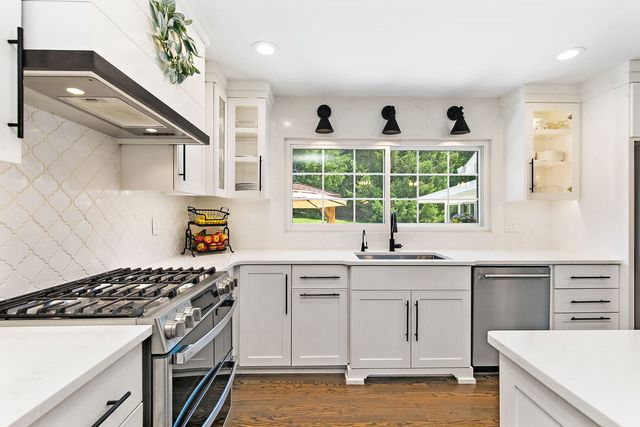 37W384 Ronsu Lane, St. Charles, IL 60175