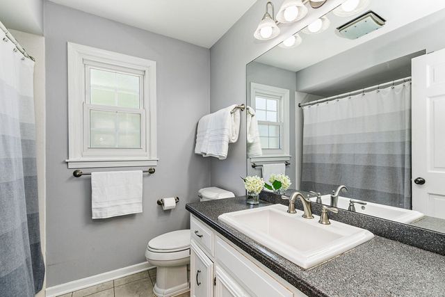 37W384 Ronsu Lane, St. Charles, IL 60175