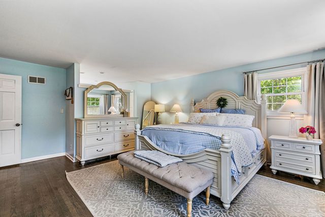 37W384 Ronsu Lane, St. Charles, IL 60175