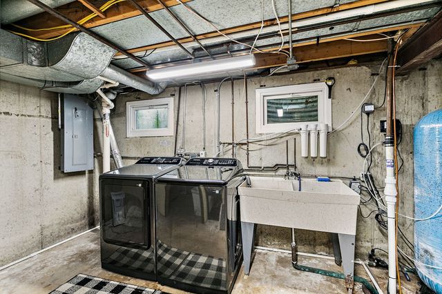 37W384 Ronsu Lane, St. Charles, IL 60175