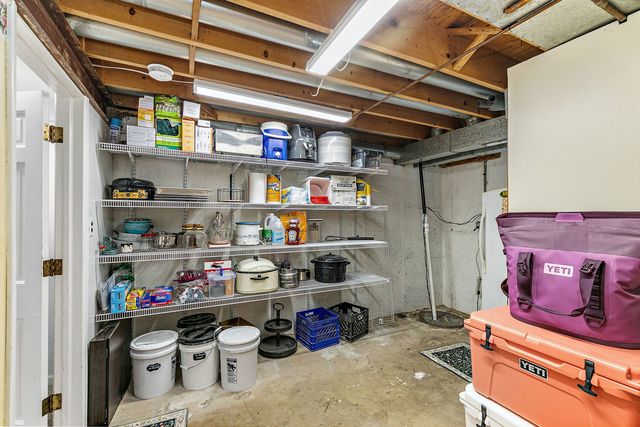 37W384 Ronsu Lane, St. Charles, IL 60175