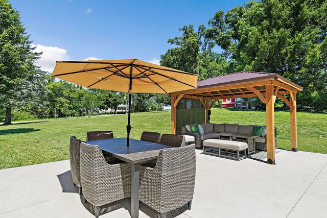 37W384 Ronsu Lane, St. Charles, IL 60175