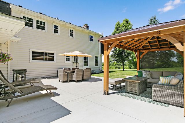 37W384 Ronsu Lane, St. Charles, IL 60175