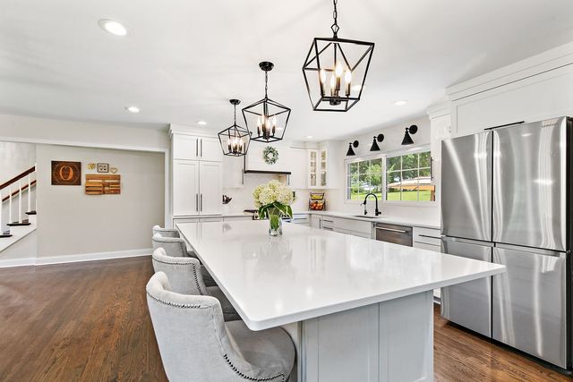 37W384 Ronsu Lane, St. Charles, IL 60175