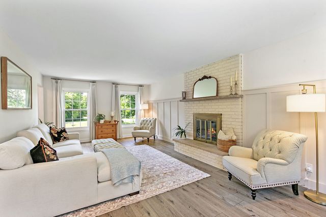 37W384 Ronsu Lane, St. Charles, IL 60175