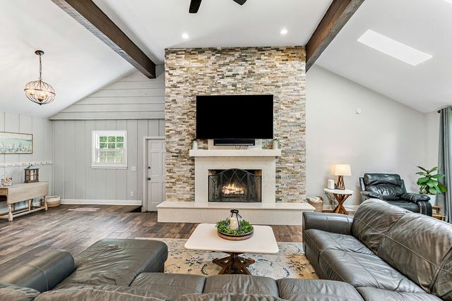 37W384 Ronsu Lane, St. Charles, IL 60175