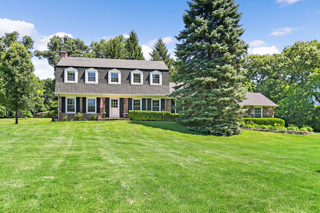 37W384 Ronsu Lane, St. Charles, IL 60175