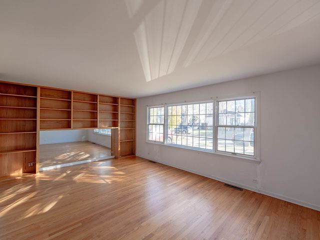 2424 Cowper Avenue, Evanston, IL 60201