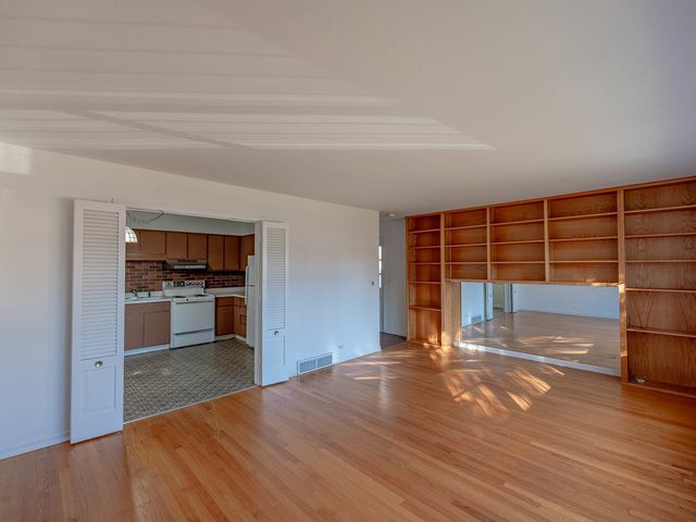 2424 Cowper Avenue, Evanston, IL 60201