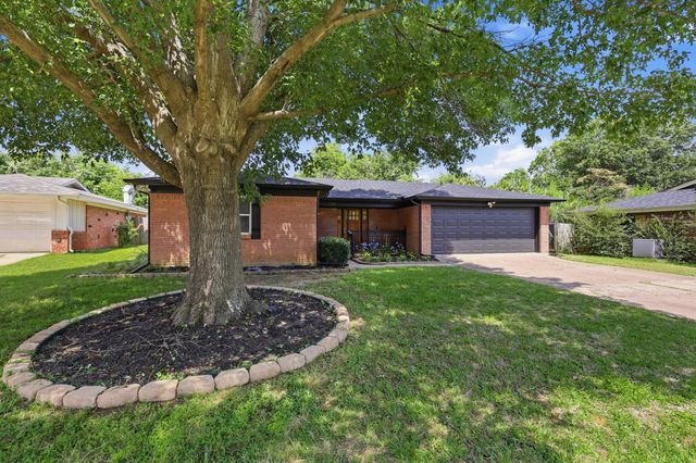 1113 Norwood Drive, Hurst, TX 76053
