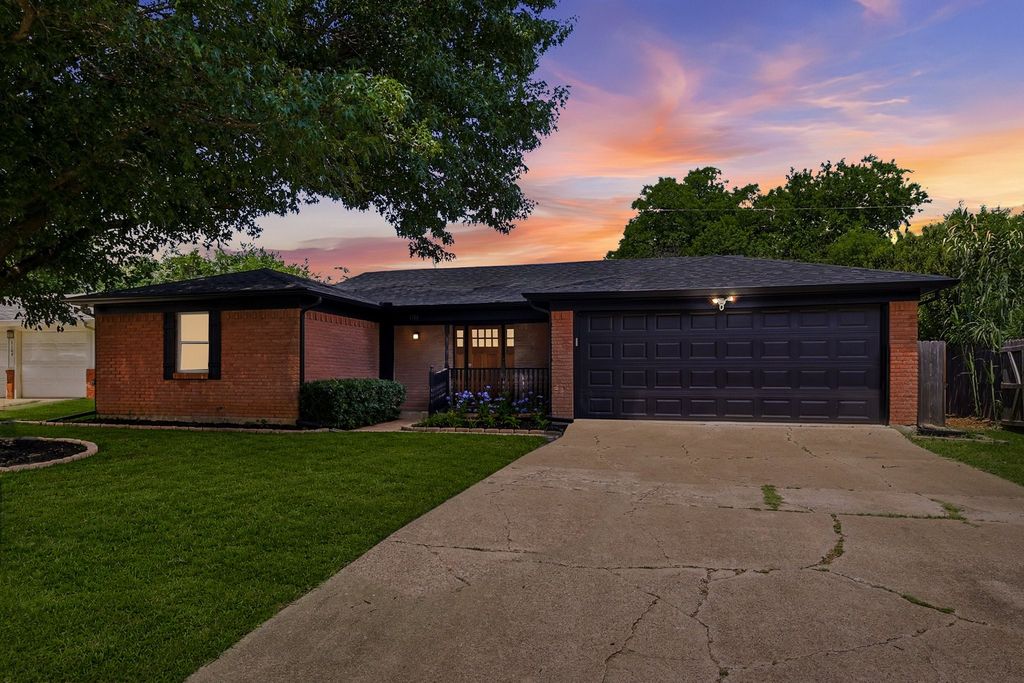 1113 Norwood Drive, Hurst, TX 76053