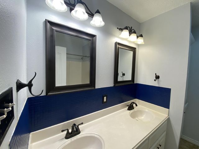 9806 Genoa Avenue, Lubbock, TX 79424