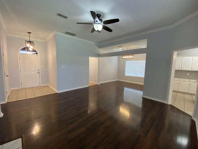 9806 Genoa Avenue, Lubbock, TX 79424