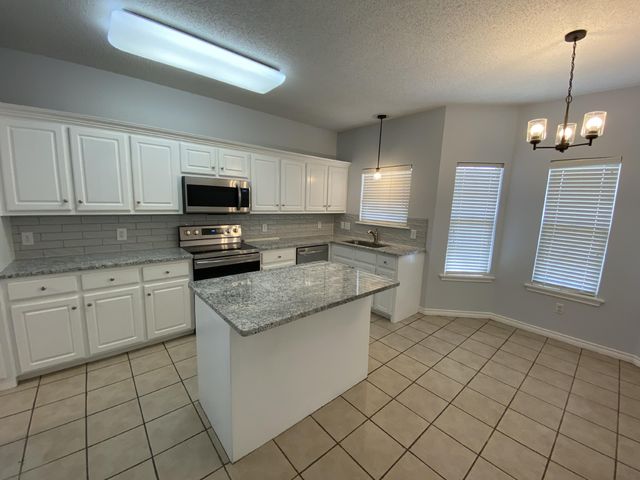 9806 Genoa Avenue, Lubbock, TX 79424