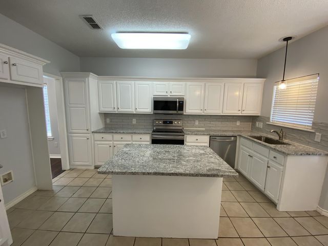 9806 Genoa Avenue, Lubbock, TX 79424