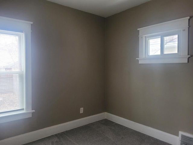 2865 N 36th STREET, Milwaukee, WI 53210