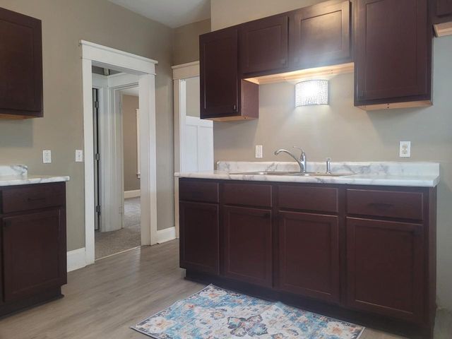 2865 N 36th STREET, Milwaukee, WI 53210