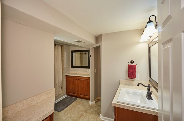 3N264 N Howard Avenue, Elmhurst, IL 60126