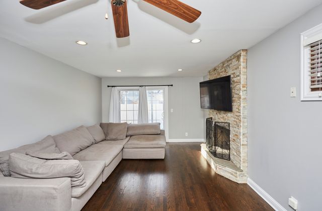 3N264 N Howard Avenue, Elmhurst, IL 60126