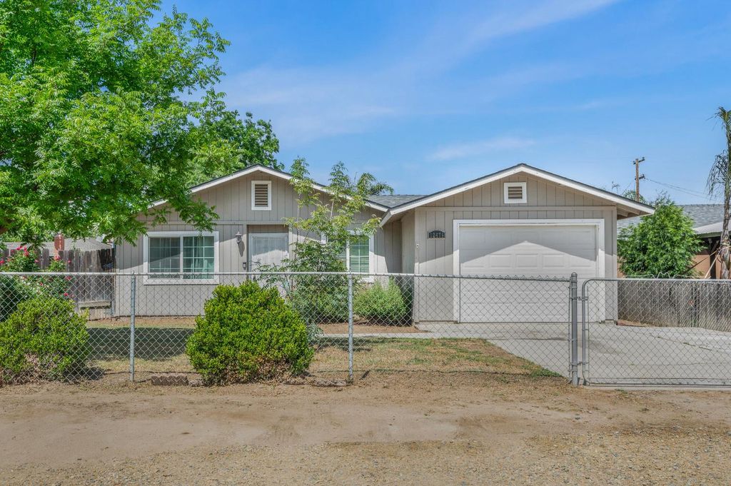 12476 W F Street, Biola, CA 93606