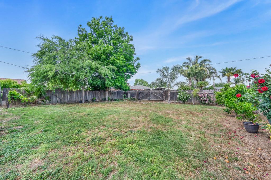 Image 20 of property listing at 12476 W F Street, Biola, CA 93606
