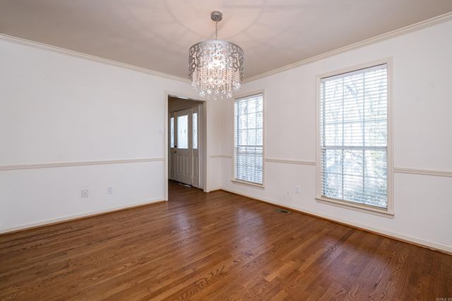 8 Fenchley Ct, Little Rock, AR 72212