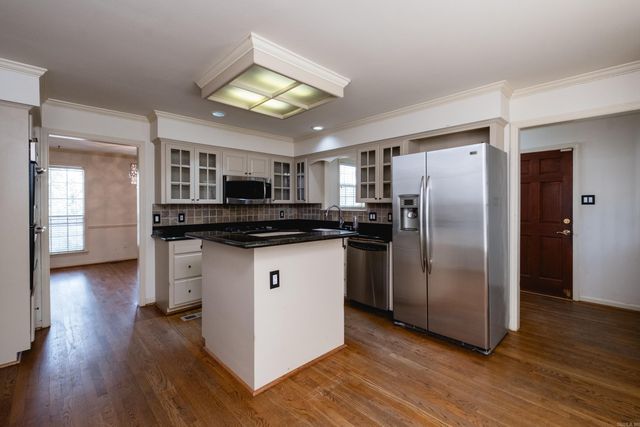 8 Fenchley Ct, Little Rock, AR 72212