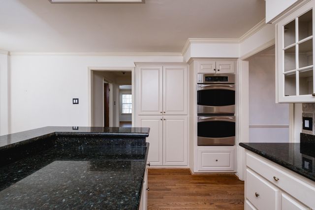 8 Fenchley Ct, Little Rock, AR 72212