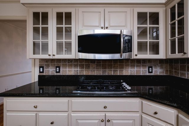 8 Fenchley Ct, Little Rock, AR 72212