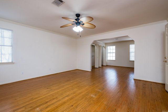 8 Fenchley Ct, Little Rock, AR 72212