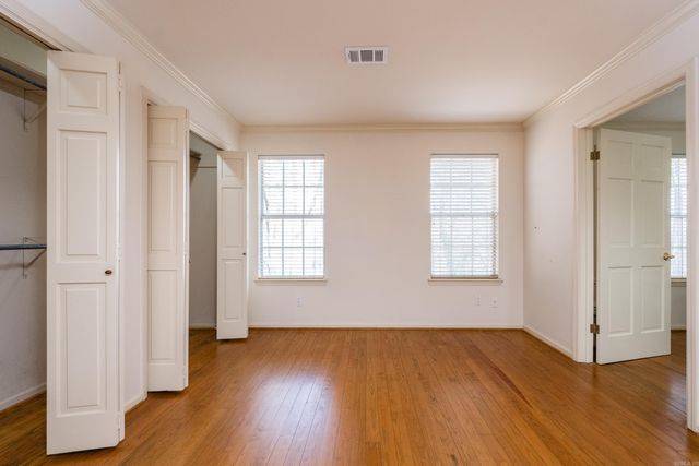 8 Fenchley Ct, Little Rock, AR 72212