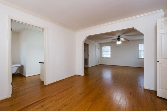 8 Fenchley Ct, Little Rock, AR 72212