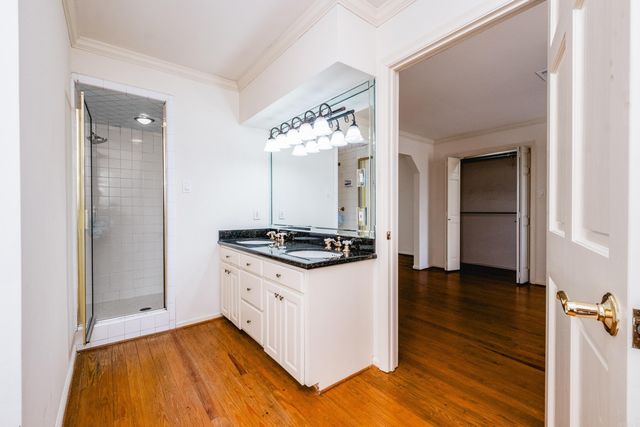 8 Fenchley Ct, Little Rock, AR 72212