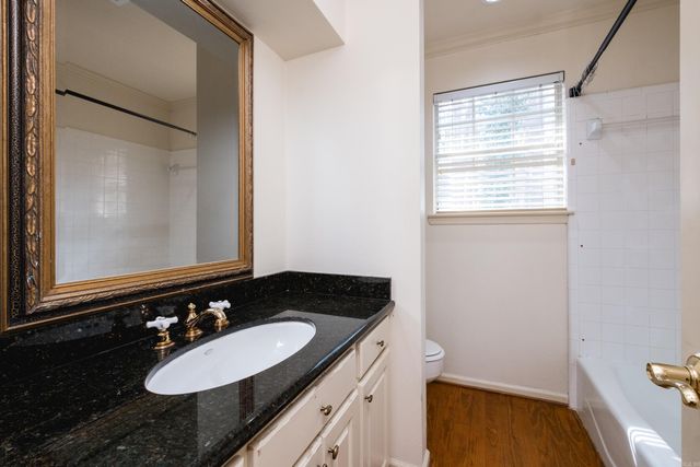 8 Fenchley Ct, Little Rock, AR 72212