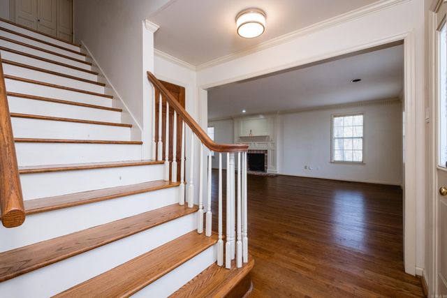 8 Fenchley Ct, Little Rock, AR 72212