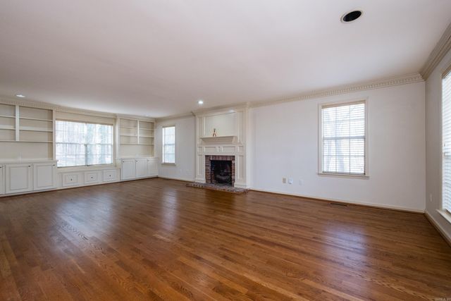 8 Fenchley Ct, Little Rock, AR 72212